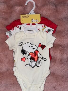 Peanuts Snoopy Baby One-Piece Bodysuit Set